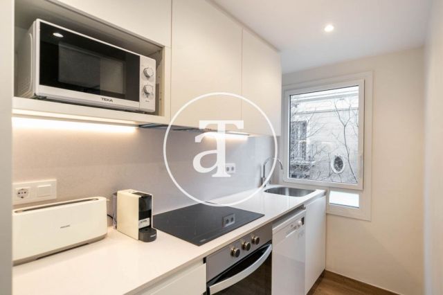 Monthly rental apartment with 3 bedrooms and terrace in El Clot 14
