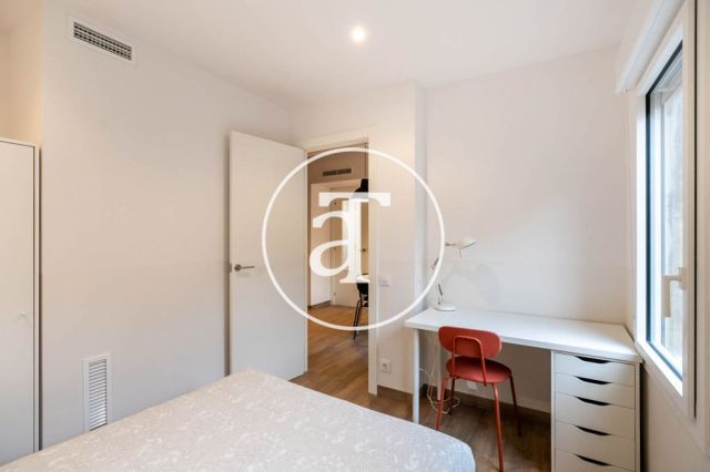 Monthly rental apartment with 3 bedrooms and terrace in El Clot 18