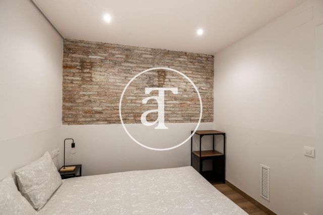 Monthly rental apartment with 3 bedrooms and terrace in El Clot 22