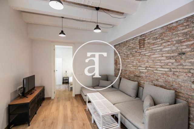 Monthly rental apartment with 3 bedrooms and terrace in El Clot