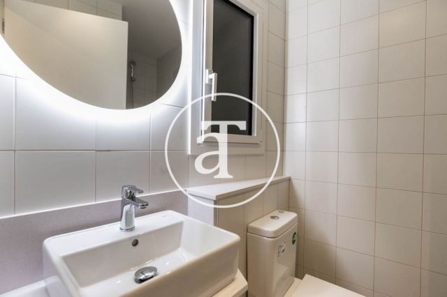 Monthly rental apartment with 3 bedrooms and terrace in El Clot 27