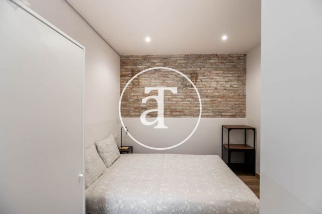 Monthly rental apartment with 3 bedrooms and terrace in El Clot 21