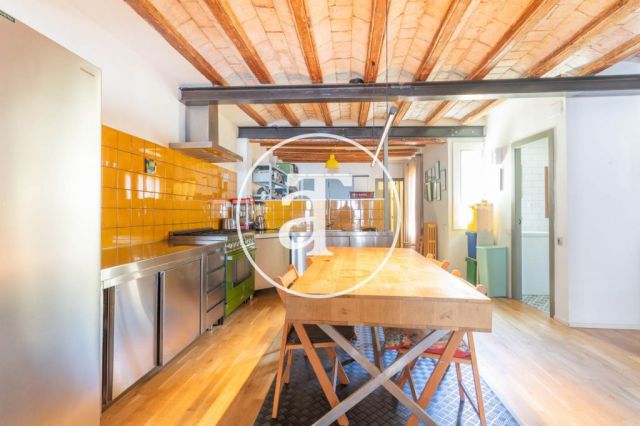 Monthly rental apartment with 2-bedroom close to La Rambla 17
