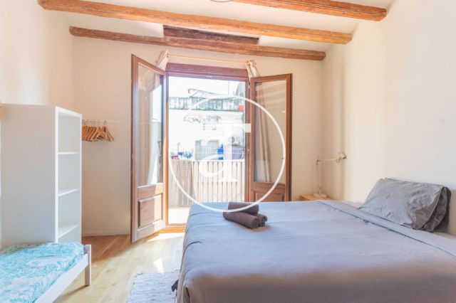 Monthly rental apartment with 2-bedroom close to La Rambla 33