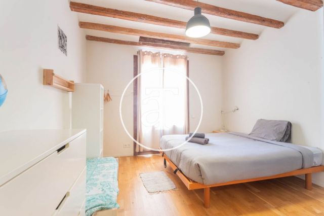 Monthly rental apartment with 2-bedroom close to La Rambla 28