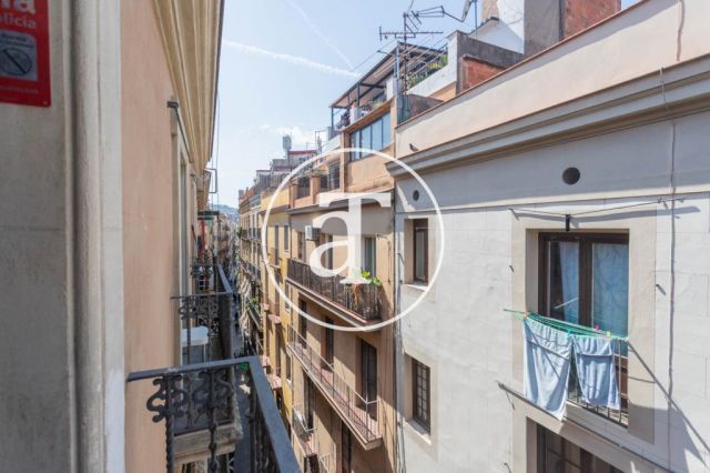 Monthly rental apartment with 2-bedroom close to La Rambla 6