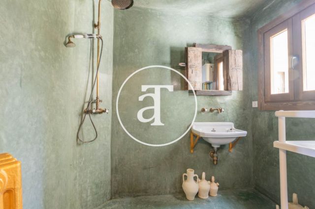 Monthly rental apartment with 2-bedroom close to La Rambla 42