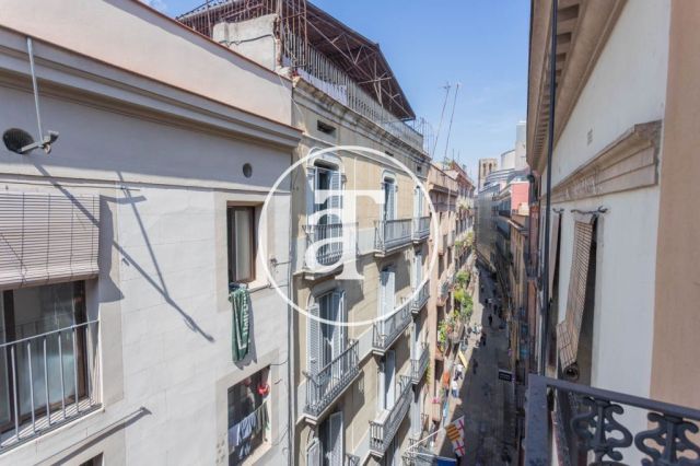 Monthly rental apartment with 2-bedroom close to La Rambla 5