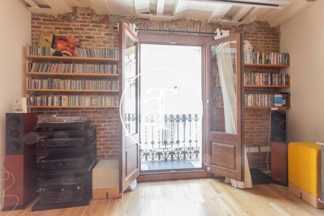 Monthly rental apartment with 2-bedroom close to La Rambla 4