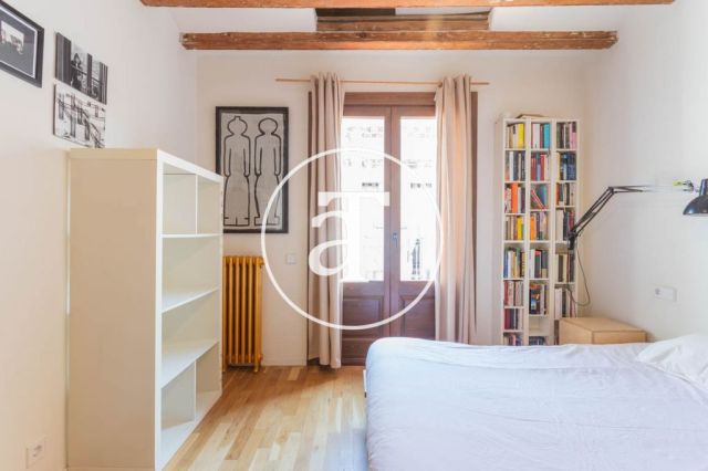 Monthly rental apartment with 2-bedroom close to La Rambla 39