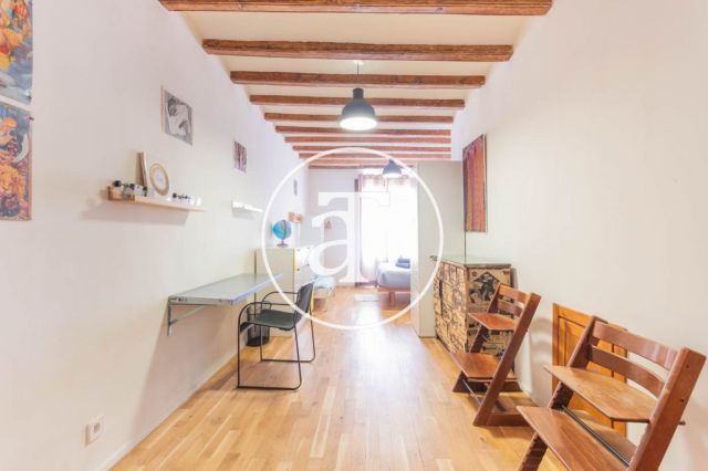 Monthly rental apartment with 2-bedroom close to La Rambla 35