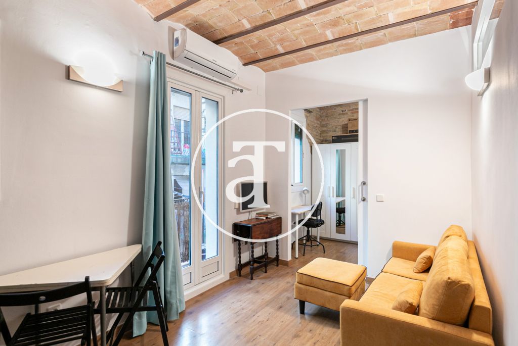 Piso de alquiler temporal de 2 habitaciones a un lado del mar