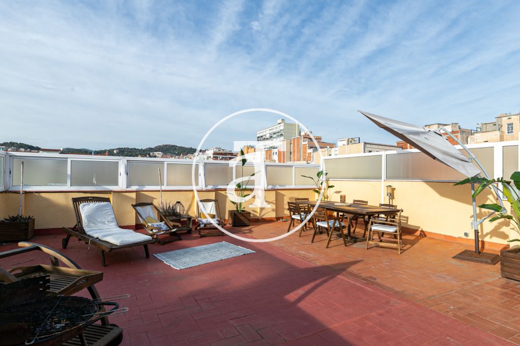 Monthly rental penthouse with 2 bedrooms and terrace in Gracia 2