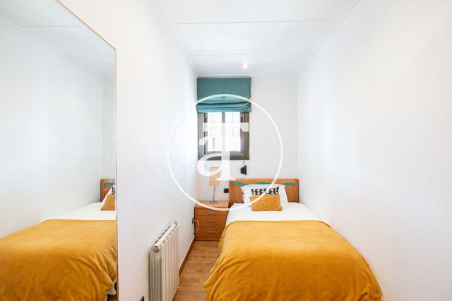 Monthly rental penthouse with 2 bedrooms and terrace in Gracia 43