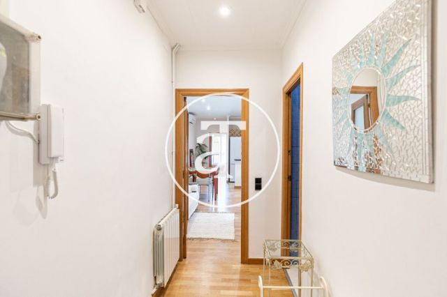 Monthly rental penthouse with 2 bedrooms and terrace in Gracia 59
