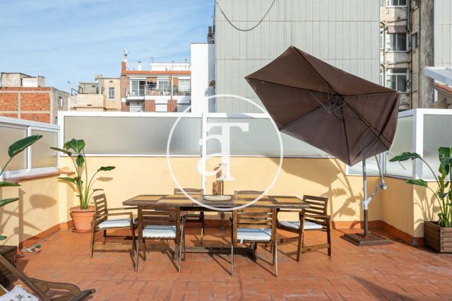 Monthly rental penthouse with 2 bedrooms and terrace in Gracia 21