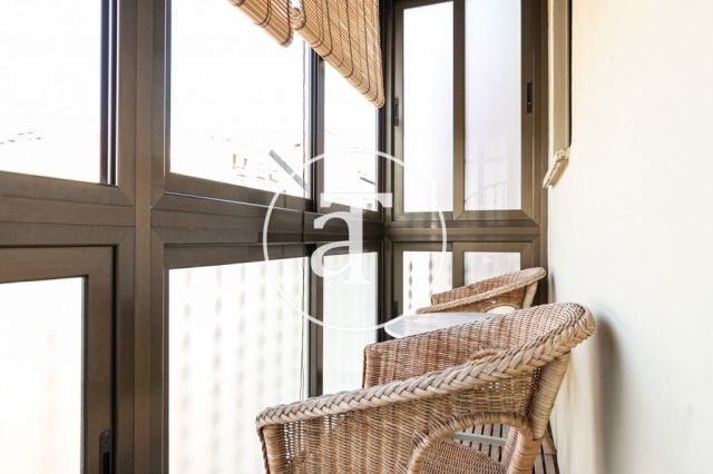 Monthly rental penthouse with 2 bedrooms and terrace in Gracia 53