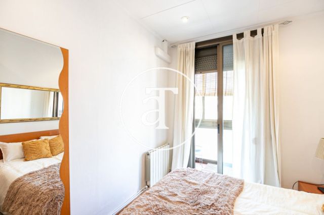 Monthly rental penthouse with 2 bedrooms and terrace in Gracia 47
