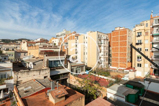 Monthly rental penthouse with 2 bedrooms and terrace in Gracia 55