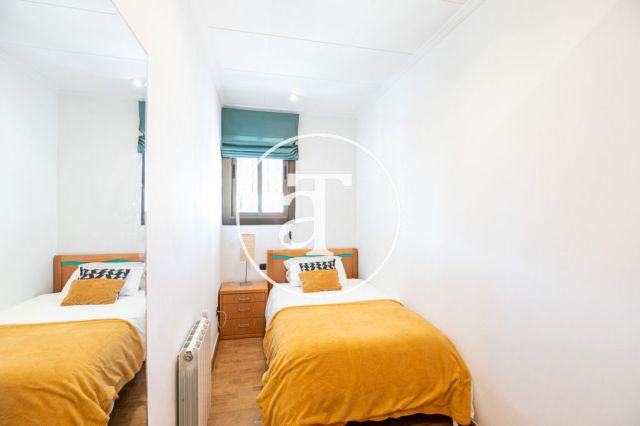 Monthly rental penthouse with 2 bedrooms and terrace in Gracia 42