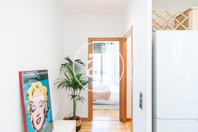 Monthly rental penthouse with 2 bedrooms and terrace in Gracia 40