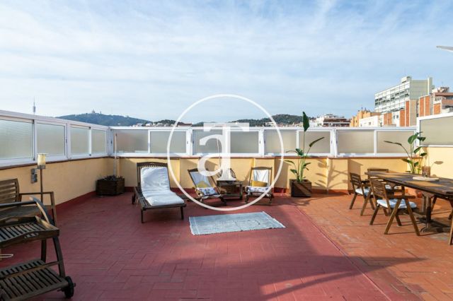 Monthly rental penthouse with 2 bedrooms and terrace in Gracia