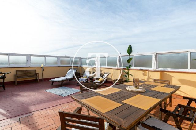 Monthly rental penthouse with 2 bedrooms and terrace in Gracia 17