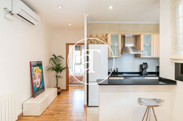 Monthly rental penthouse with 2 bedrooms and terrace in Gracia 28