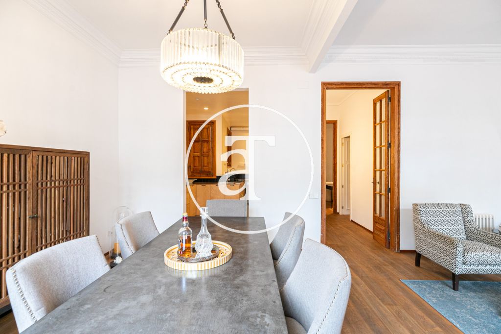 Piso de alquiler temporal de 3 habitaciones y un estudio en Carrer de Paris 5