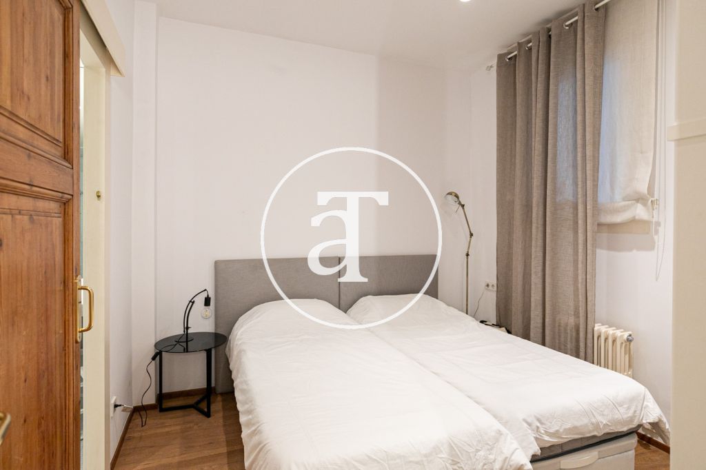 Piso de alquiler temporal de 3 habitaciones y un estudio en Carrer de Paris 18