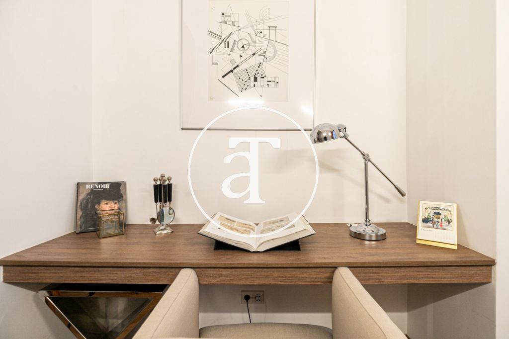 Piso de alquiler temporal de 3 habitaciones y un estudio en Carrer de Paris 26