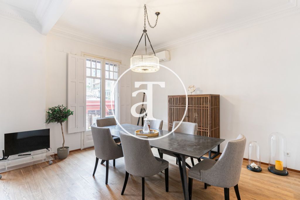 Piso de alquiler temporal de 3 habitaciones y un estudio en Carrer de Paris 2