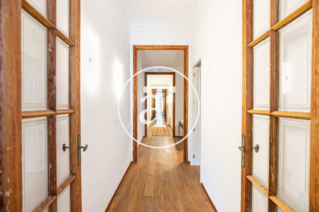 Piso de alquiler temporal de 3 habitaciones y un estudio en Carrer de Paris 15