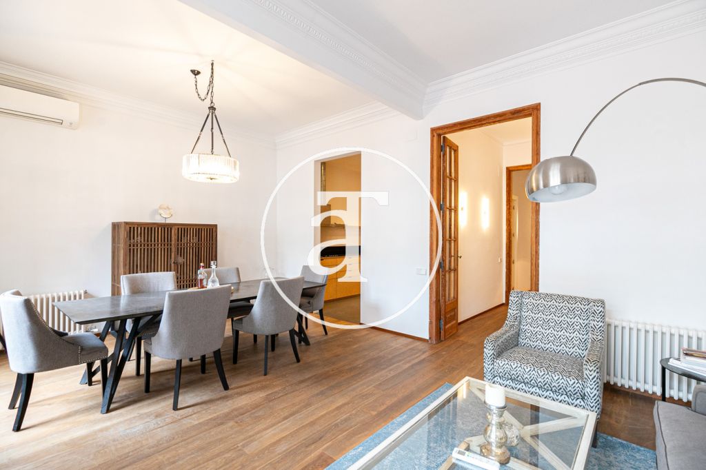 Piso de alquiler temporal de 3 habitaciones y un estudio en Carrer de Paris 7