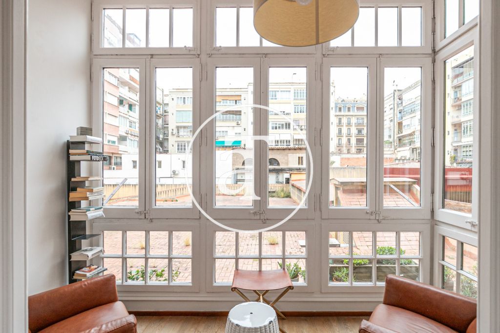 Piso de alquiler temporal de 3 habitaciones y un estudio en Carrer de Paris 8