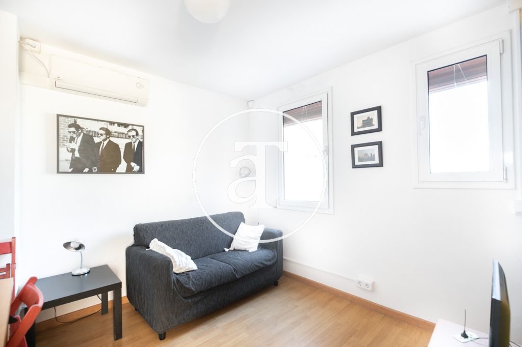 Practical furnished and equipped apartment in Gracia with private terrace 1