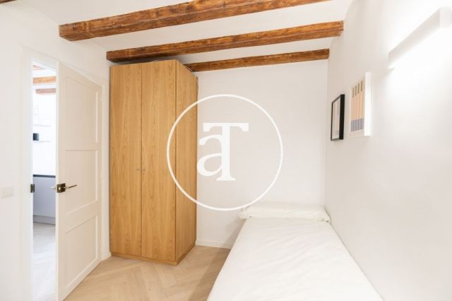 Monthly rental apartment with 2 bedrooms close to Plaza Universitat 32
