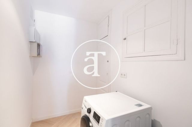 Monthly rental apartment with 2 bedrooms close to Plaza Universitat 38