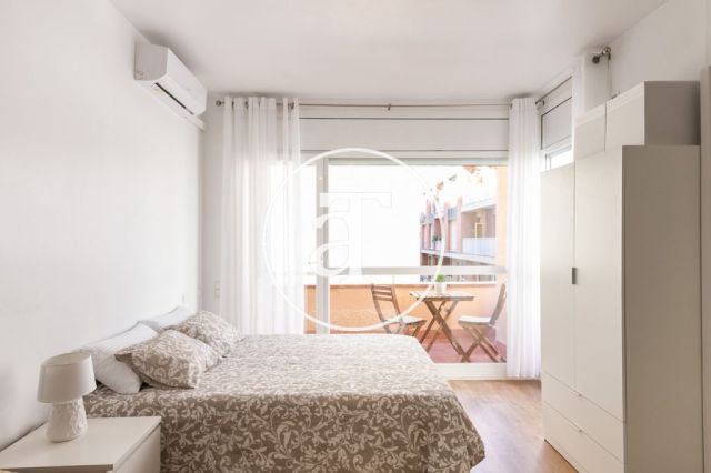 Monthly rental studio with terrace steps from L'illa Diagonal 8