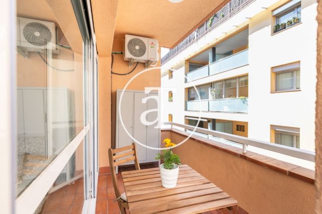 Monthly rental studio with terrace steps from L'illa Diagonal 14