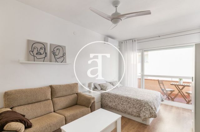 Monthly rental studio with terrace steps from L'illa Diagonal 2