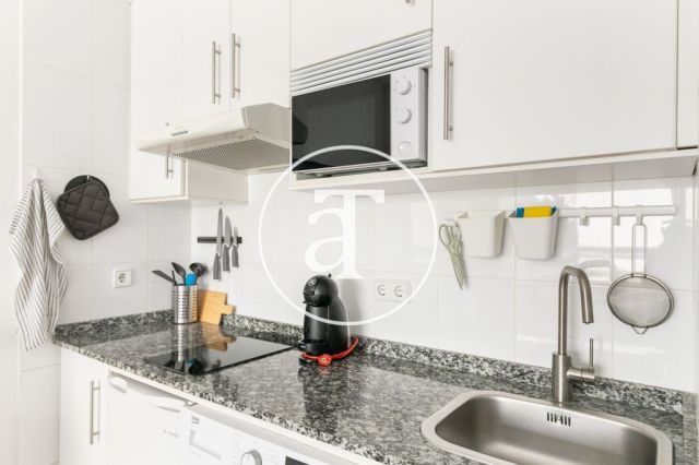 Monthly rental studio with terrace steps from L'illa Diagonal 11