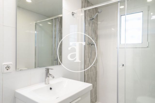 Monthly rental studio with terrace steps from L'illa Diagonal 19
