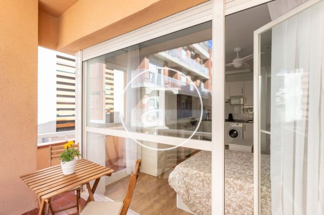 Monthly rental studio with terrace steps from L'illa Diagonal 12