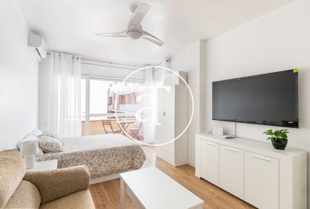 Monthly rental studio with terrace steps from L'illa Diagonal 9