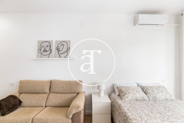 Monthly rental studio with terrace steps from L'illa Diagonal 3