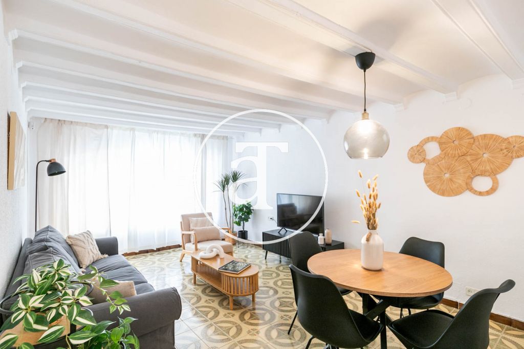 Monthly rental apartment with 3 bedrooms, studio and terrace in Carrer de Joaquin Costa