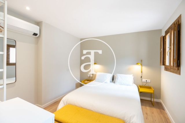 Monthly rental apartment with 2 bedrooms in the Gothic Quarter 21