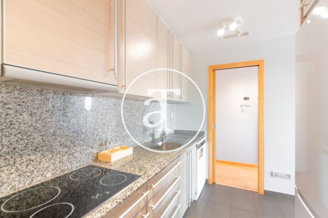 Piso de alquiler temporal de 2 habitaciones, terraza y piscina comunitaria a un paso del Parque Central del Poblenou 15