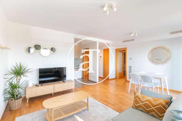 Piso de alquiler temporal de 2 habitaciones, terraza y piscina comunitaria a un paso del Parque Central del Poblenou 5